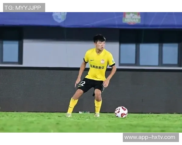 青岛西海岸球员杨希即将加盟上海海港引发关注与期待